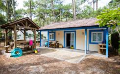 Vue ensemble Chalet Bois 8 personnes dans les Landes au camping Le Vieux Port