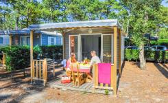 Terrasse Mobil-home Resasol 2/4 personnes dans les Landes au camping Le Vieux Port