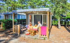 Terrasse Mobil-home Resasol 2/4 personnes dans les Landes au camping Le Vieux Port