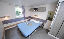 Chambre Mobil-home Resasol PMR 4/6 personnes dans les Landes au camping Le Vieux Port