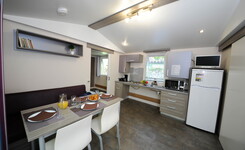 Intérieur Mobil-home Resasol PMR 4/6 personnes dans les Landes au camping Le Vieux Port