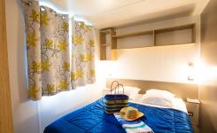 Chambre grand lit Mobil-home Resasol 8 personnes dans les Landes au camping Le Vieux Port