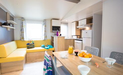 Intérieur Mobil-home Resasol 8 personnes dans les Landes au camping Le Vieux Port