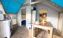 Intérieur Tente Eco 4 personnes dans les Landes au camping Le Vieux Port