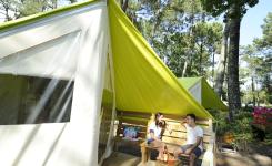Terrasse Tente Eco 4 personnes dans les Landes au camping Le Vieux Port