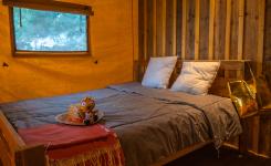 Grande chambre Tente Ecoluxe 4/5 personnes dans les Landes au camping Le Vieux Port