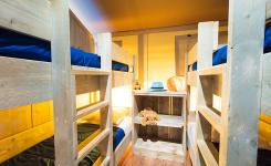 Chambre lits superposés Tente Ecoluxe 8 personnes dans les Landes au camping Le Vieux Port