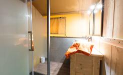 Salle de bains Tente Ecoluxe 8 personnes dans les Landes au camping Le Vieux Port