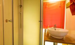 Salle de bains Tente Resasol 4/5 personnes dans les Landes au camping Le Vieux Port