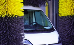 Service de carwash du camping 5 étoiles Le Vieux Port dans les Landes