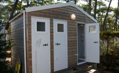 Détails bloc sanitaire privé Emplacement VIP 120 2/6 personnes dans les Landes au camping Le Vieux Port