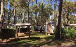 Vue ensemble Emplacement VIP 120 2/6 personnes dans les Landes au camping Le Vieux Port