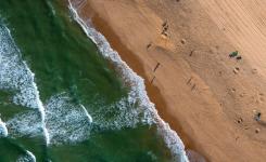 Vagues et plage de Messanges dans les Landes depuis le ciel