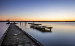 Ponton d'Azur sur le lac de Soustons au coucher de soleil