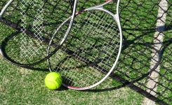 Raquettes de tennis en location au camping 5 étoiles Le Vieux Port dans les Landes