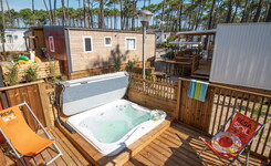 Jacuzzi cottage camping 5 étoiles Vieux Port dans les Landes 