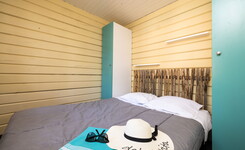 Chalet bois 4/5 personnes chambre dans les Landes au camping 5 étoiles le Vieux Port à Messanges