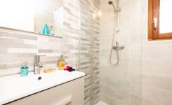 Chalet bois 4/5 personnes salle de bain dans les Landes au camping 5 étoiles le Vieux Port à Messanges