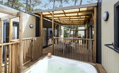 Cottage Premium Jacuzzi 8 pers Breizh Camping 5 étoiles Le Vieux Port dans les Landes