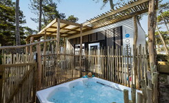 Lodge Premium Jacuzzi 2-3 pers OTELLO du camping le Vieux port dans les Landes