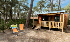 Extérieur de la cabane bois 4/5 personnes au camping Le Vieux Port à Messanges dans les Landes 