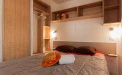 Mobil home Resasol 2/4 personnes, modèle 2024; La chambre avec son lit double