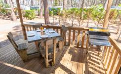 Mobil home Resasol 2/4 personnes, modèle 2024: la terrasse couverte et sa plancha