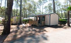 Mobil home Resasol 2/4 personnes, modèle 2024: Vue du mobilhome sur son emplacement au camping