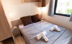 Mobil-home Resasol 6/8 personnes modèle 2024 : La chambre adulte et son lit double