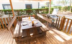 Mobil-home Resasol 6/8 personnes modèle 2024: Caoin epas avec plancha sur la terrasse