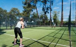 match-de-padel-dans-les-landes-en-bord-de-mer-pour-des-vcanaces-sportives-et-ludiques-tournois-toutes-les-semaines-en-été-avec-rdv-pour-rencontres-entre-amateurs