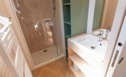 20250710 Chalet Duo Premium Piscine 6-7 personnes (125) Salle de Bain 1 A