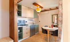 20250710 Chalet Duo Premium Piscine 6-7 personnes (134) Coin Repas Cuisine B