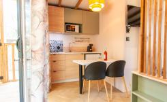 20250710 Chalet Duo Premium Piscine 6-7 personnes (24) Suite Parentale - Cuisine A