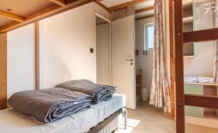 20250710 Chalet Premium Piscine 4-5 personnes (5) Chambre 2 B