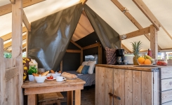 Intérieur chambre Tente Duo 2 personnes kitchenette