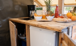 Kitchenette Tente Duo 2 personnes frigo et plan de travail