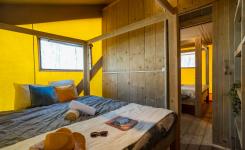 Deuxième chambre tente Ecoluxe 8P avec grand lit camping Le Vieux Port