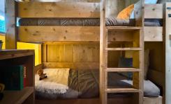 Détail chambre 3 tente lodge Ecoluxe idéale pour familles camping Landes
