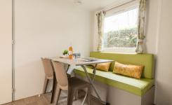 Espace de vie du mobil-home Eco de 18 m² pour quatre personnes