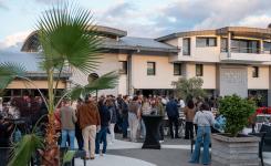 Cocktail plancha sur le parvis de l'ARENA dans une atmosphère détente au crépuscule pour un coucher de soleil professionnel dans l'une des plus grandes salles privée du département des Landes en Nouvelle Aquitaine, France
