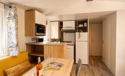 Pièce de vie du mobil-home Resasol 4 dans les Landes.