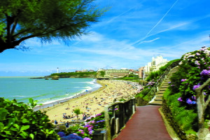 Centre-ville de Biarritz donnant sur l'océan Atlantique et la plage