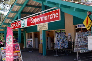 Supermarché du camping 5 étoiles Le Vieux Port dans les Landes