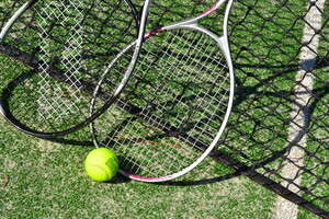 Raquettes de tennis en location au camping 5 étoiles Le Vieux Port dans les Landes
